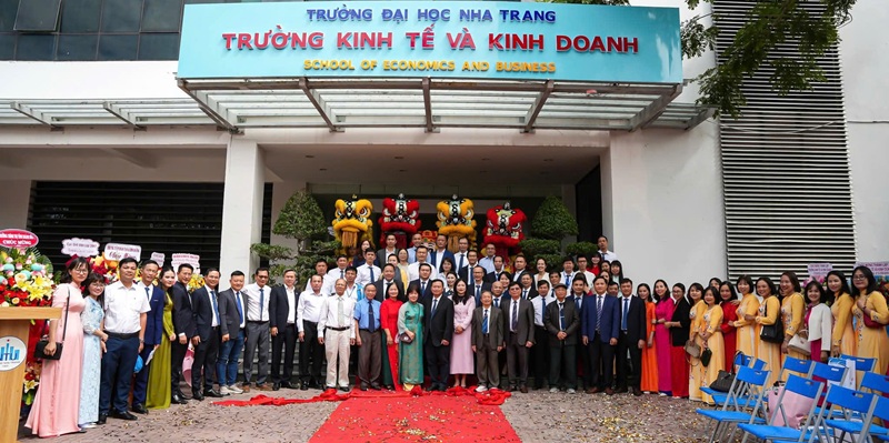 Giới thiệu Trường Kinh tế và Kinh doanh